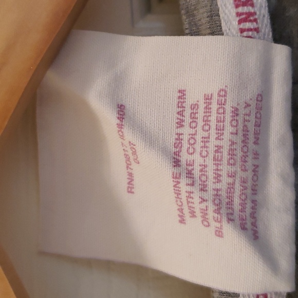 Victoria's Secret Pink tee - Picture 7 of 8